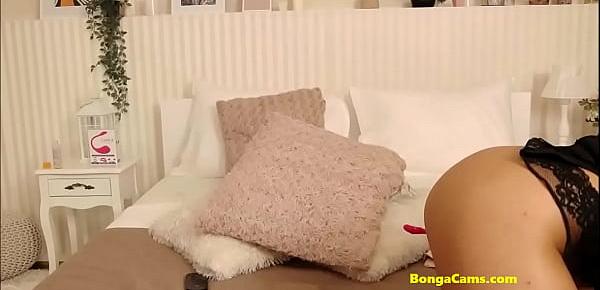  BongaCams hot brunette fists her pussy live on webcam